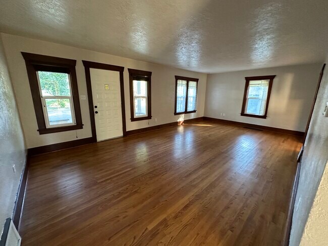 Building Photo - 1034 E Whitman St