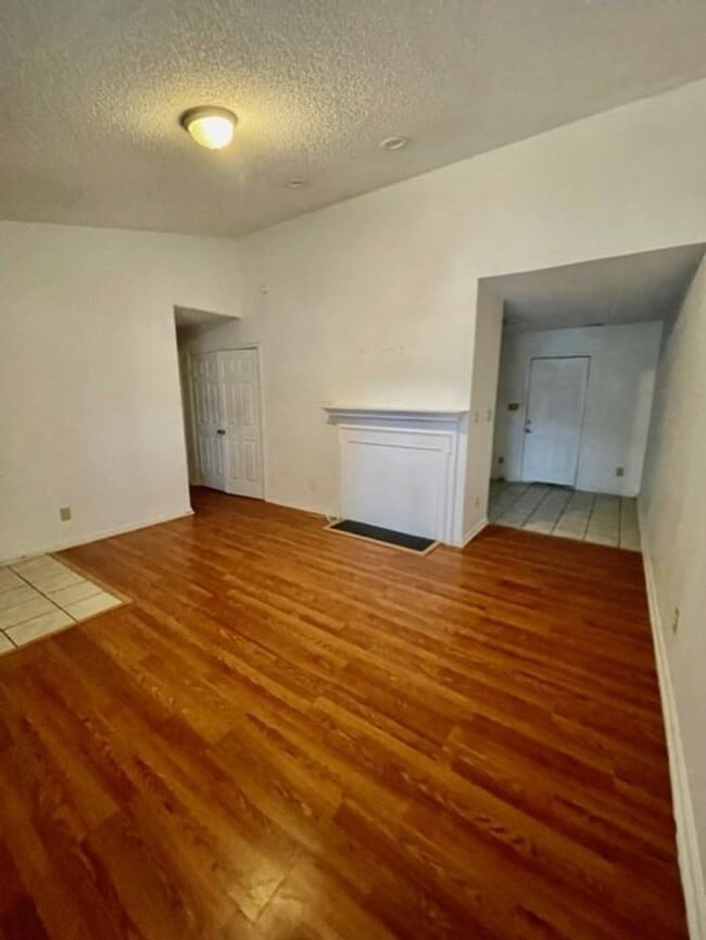 Building Photo - Adorable 3 bedroom 2 bath Ranch style home. Located in the Bridlewood community