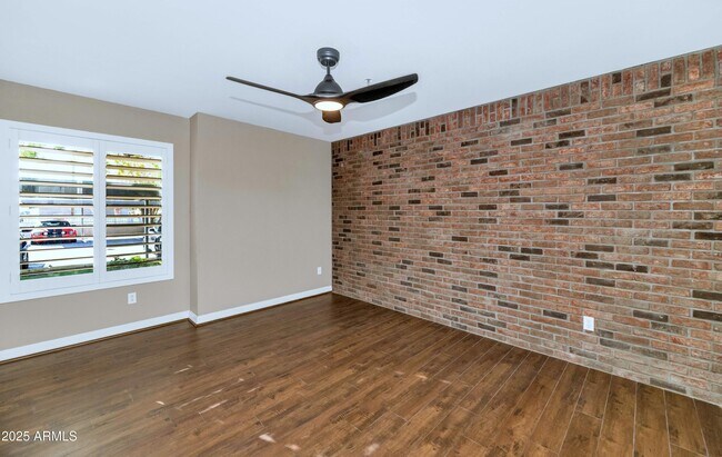 Building Photo - 2025 E Campbell Ave