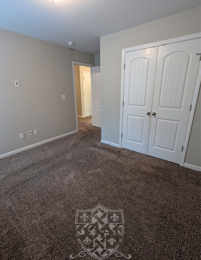 Building Photo - 740 Pippin Dr