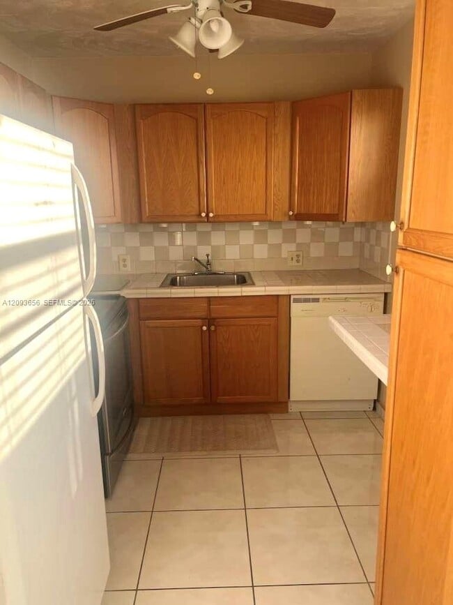 Building Photo - 528 Mansfield M