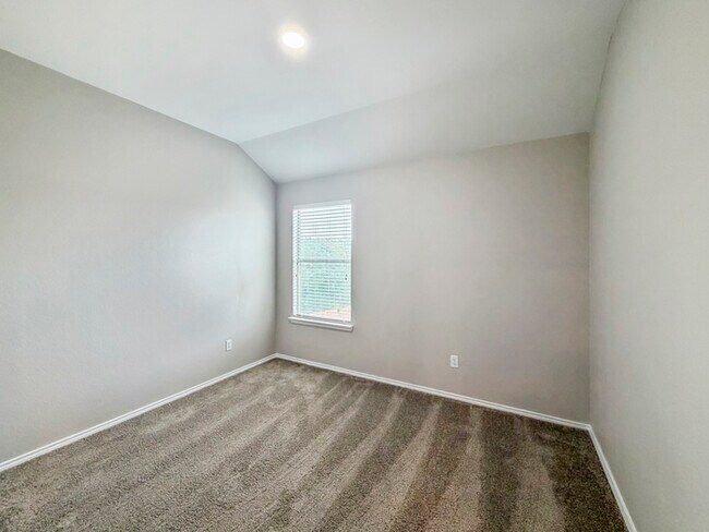 Building Photo - 1072 Aviary Dr
