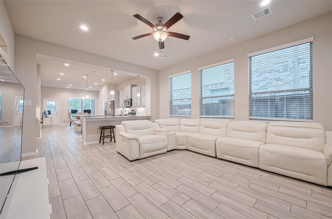 Building Photo - 7031 House Wren Ct