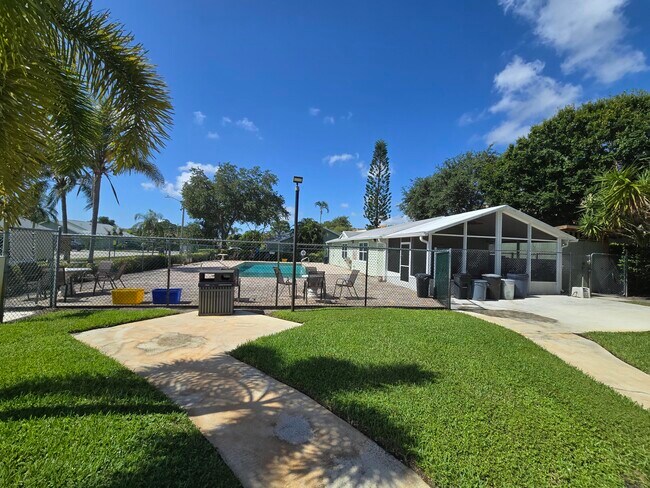Building Photo - 1530 Royal Forest Ct