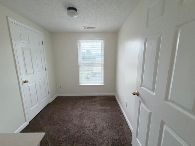 Building Photo - 7472 Hedgington Dr