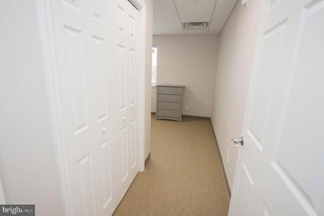 Building Photo - 123 Bateman St