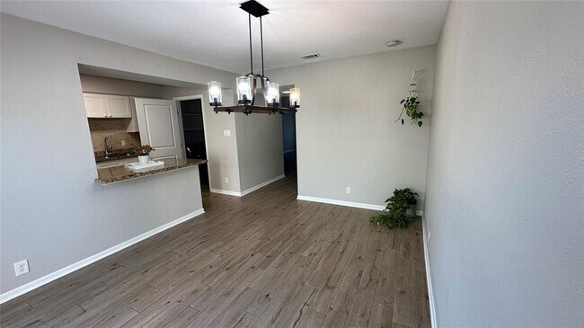 Building Photo - 407 Bendwood Dr