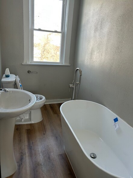 Building Photo - 1238 Church Ave