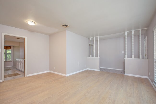 Building Photo - 5019 Northfield Dr