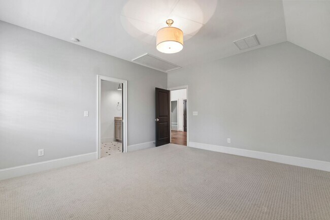 Building Photo - Custom Built 4BD, 4BA Home with Bonus Room...