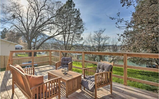 Building Photo - 40902 Ely Way