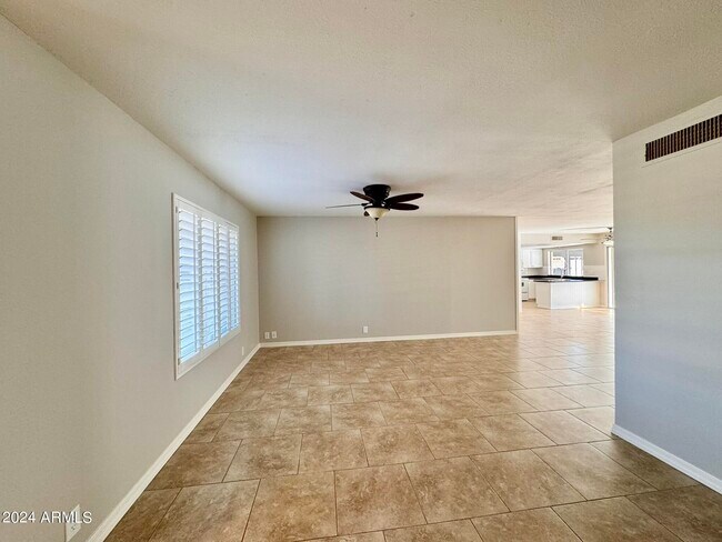 Building Photo - 10628 S 44th Pl