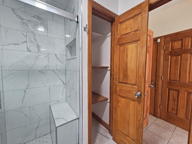 Building Photo - 154 Bleecker St