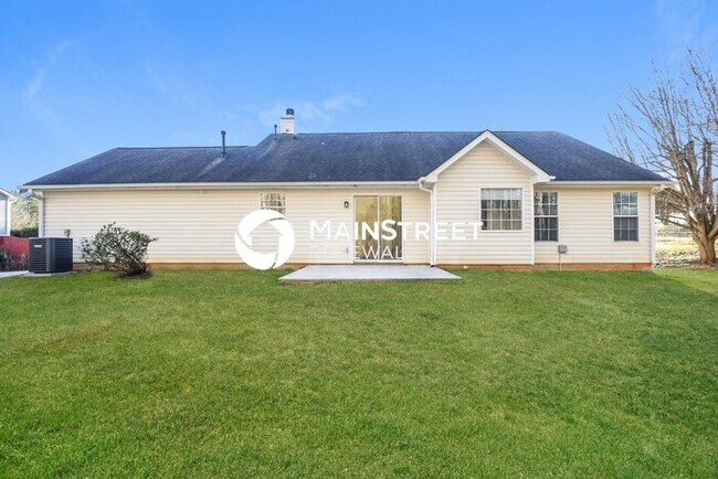 Building Photo - 3 Bedroom Pet-Friendly Home in Hampton, GA with Main Street Renewal