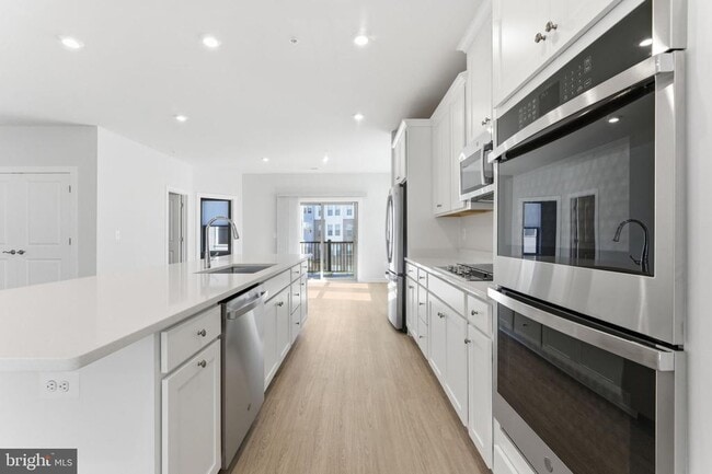 Building Photo - 2490 Connector Aly