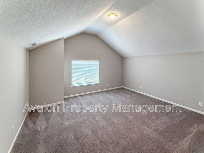 Building Photo - 282 Bonnes Dr SW