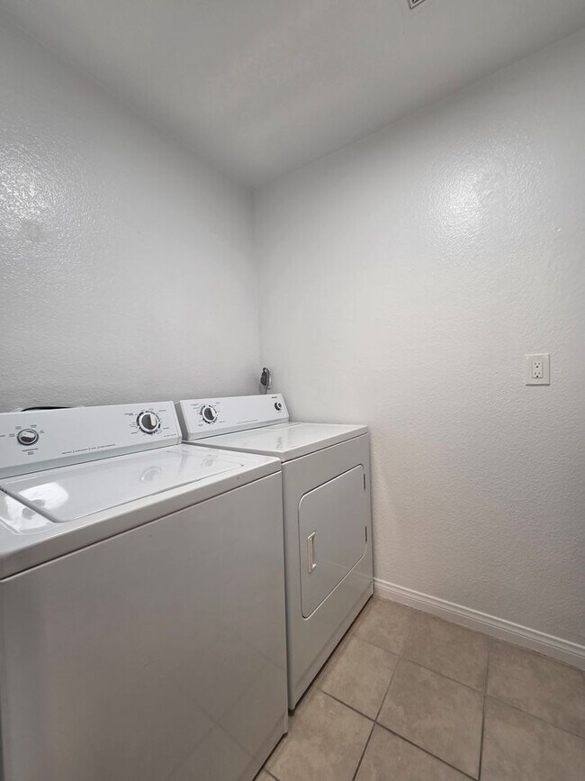 Building Photo - Spacious, Stylish Living in a Guard-Gated West Las Vegas Community in The Lakes with Resort-Style...