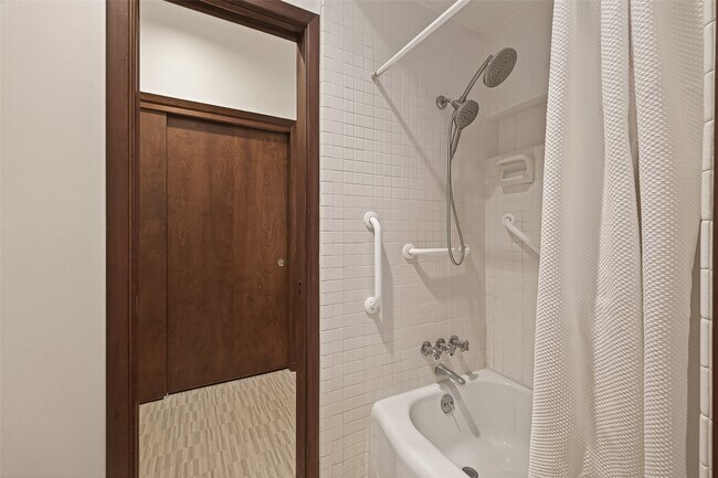 Building Photo - 10614 Fairlane Dr