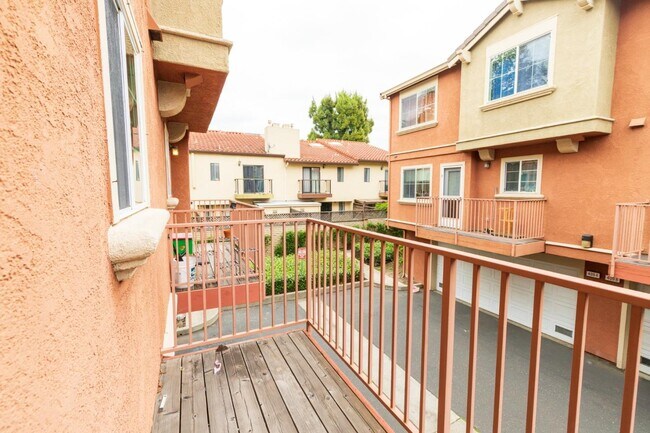 Building Photo - 4097 Alder Terrace