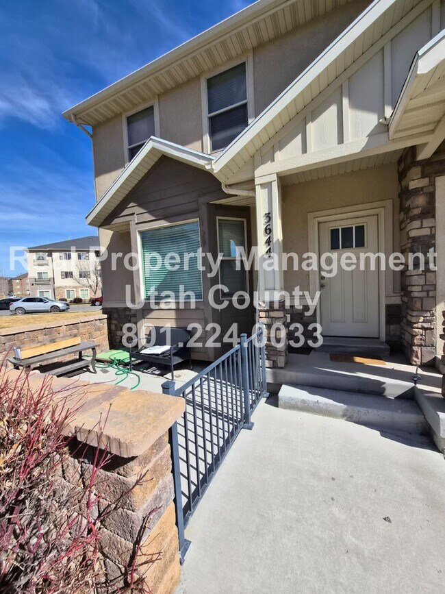 Building Photo - Townhome in Eagle Mountain