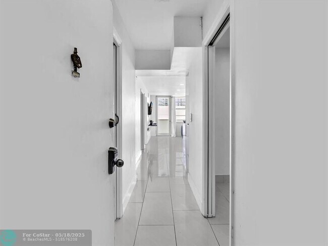 Building Photo - 3725 S Ocean Dr