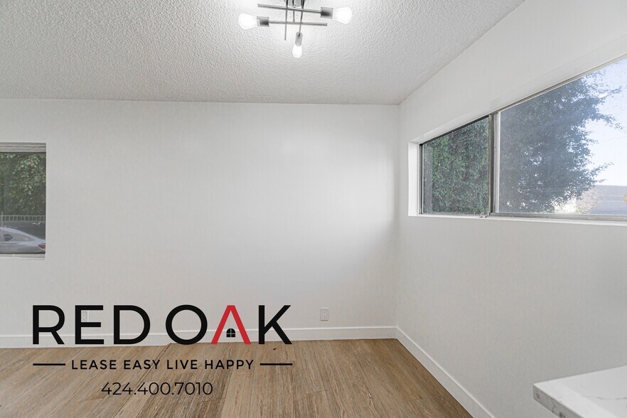 Building Photo - 252 W Elm Ave