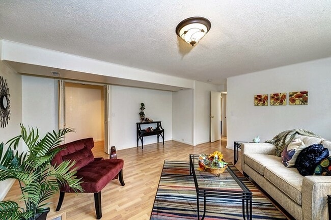 Building Photo - Spacious Redmond 3 BR Home - Close to Parks and Microsoft