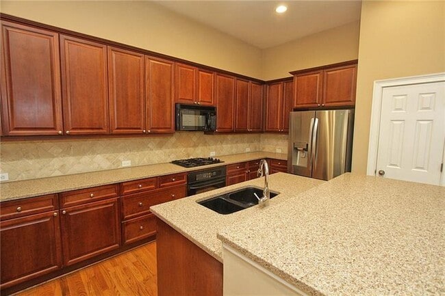Building Photo - 3029 Woodwalk Dr SE