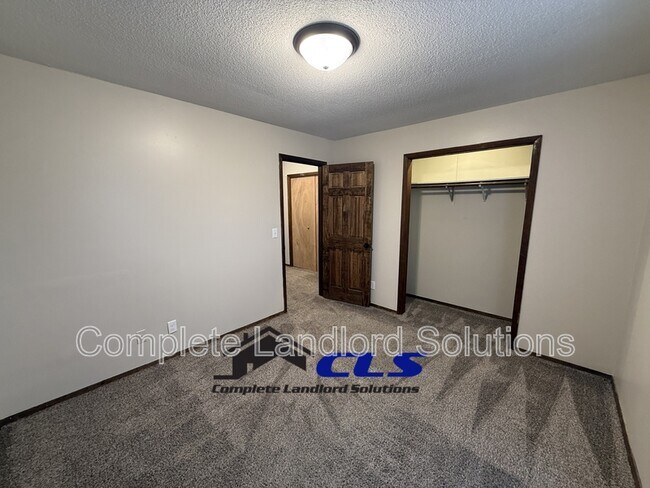 Building Photo - 4276 S Kian St