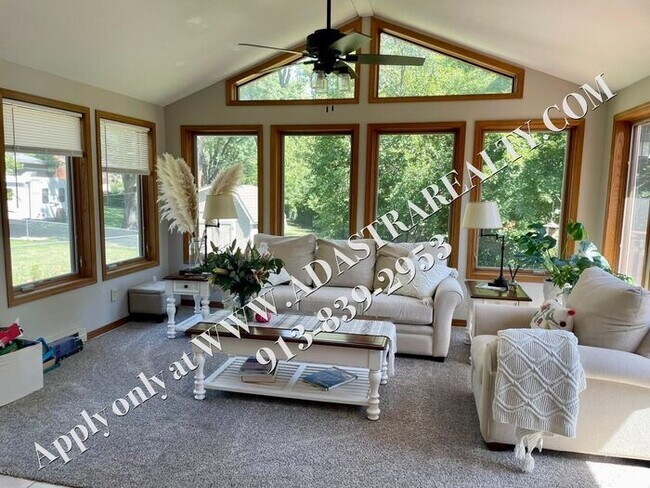 Building Photo - Beautiful Ranch Home in Shawnee-Available ...