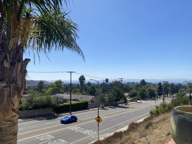 Building Photo - 13730 Mindora Ave