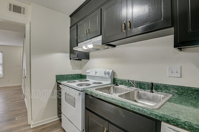 Building Photo - 1402 Arsenal Ave