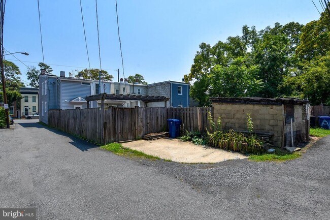 Building Photo - 518 N Patrick St