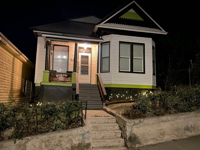 Building Photo - 832 Caledonia St