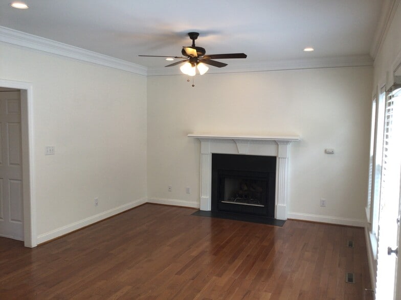 Building Photo - 4130 Leinbach Dr