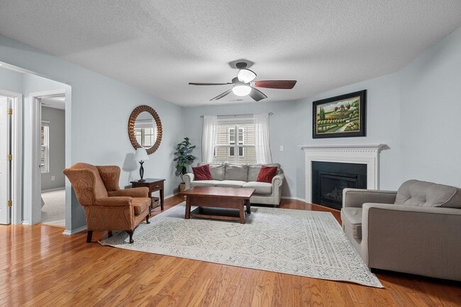 Building Photo - Fantastic 4 Bedroom, 3 Bath home near Brier Creek & RDU, Fenced-in Yard, Bonus Room, Pet Friendly!