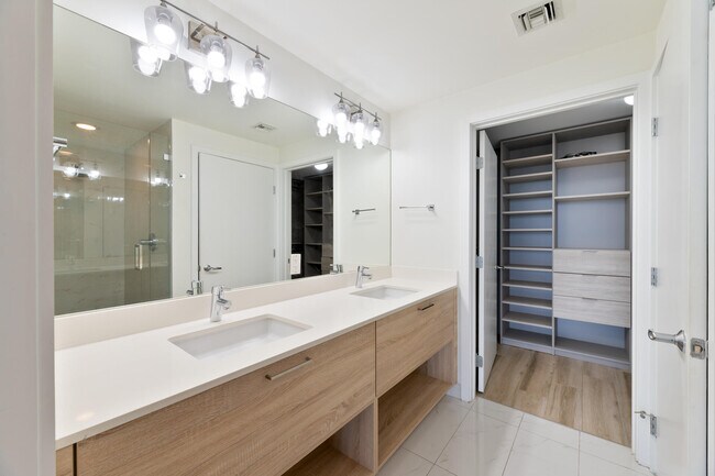 Building Photo - 16385 Biscayne Blvd