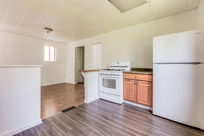 Building Photo - 834 Industry St