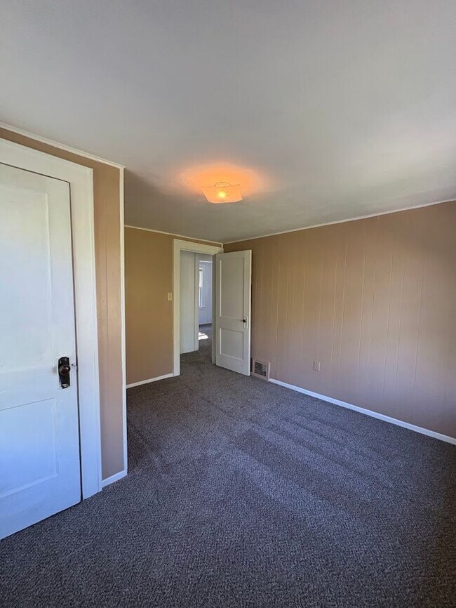 Building Photo - Four bedroom two bathroom home for rent