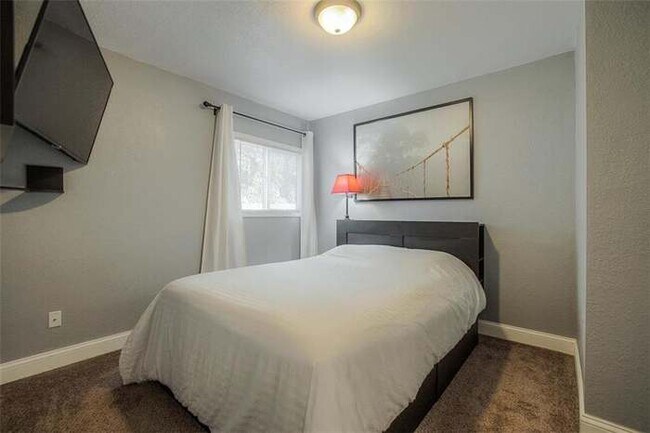 Building Photo - 5041 N Garfield Ave