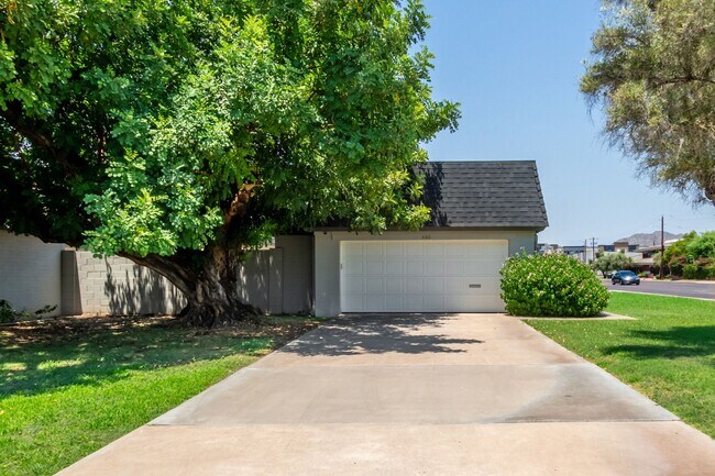Building Photo - Spacious 2 Bed, 2 Bath Woodland Park Townhome