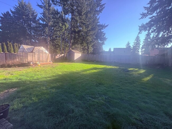 Building Photo - Charming Puyallup Home – Spacious & Updated