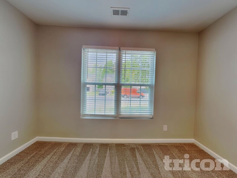 Building Photo - 2004 Blue Rock Ct