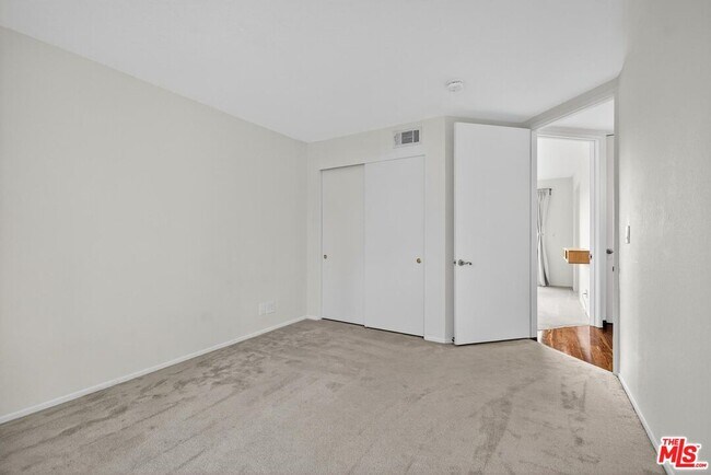 Building Photo - 1653 Micheltorena St