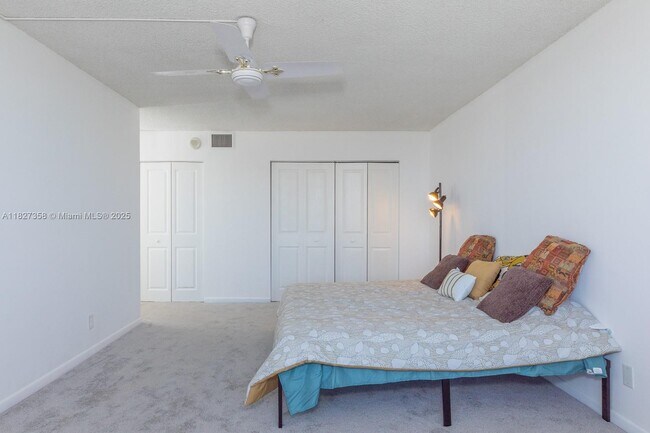 Building Photo - 137 Golden Isles Dr