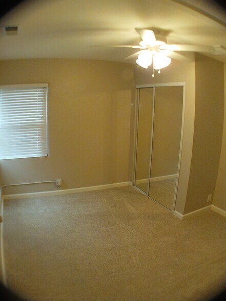 Building Photo - 402 Rutland Ave