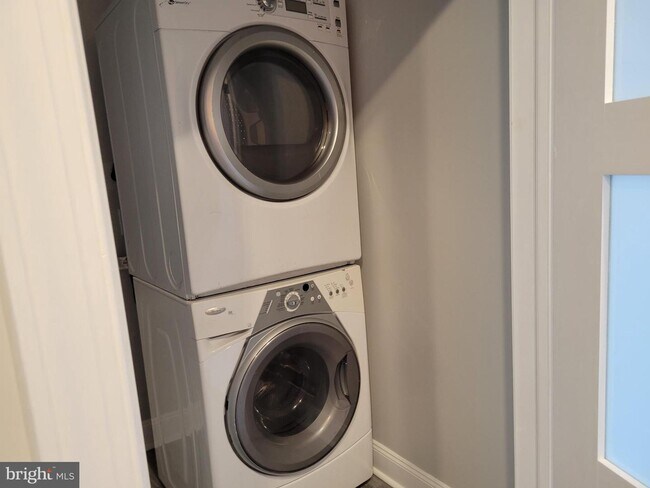 Building Photo - 412 Durfor St