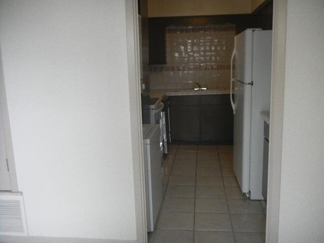 Building Photo - 100 Royal Way Dr