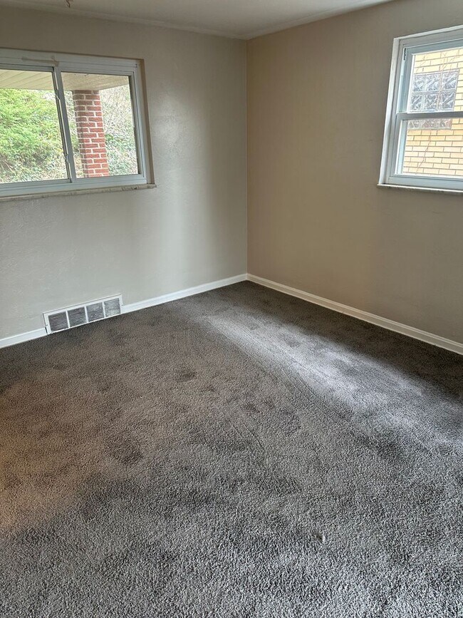 Building Photo - 3 bed/1 bath Single Family Home Pittsburgh, PA 15226