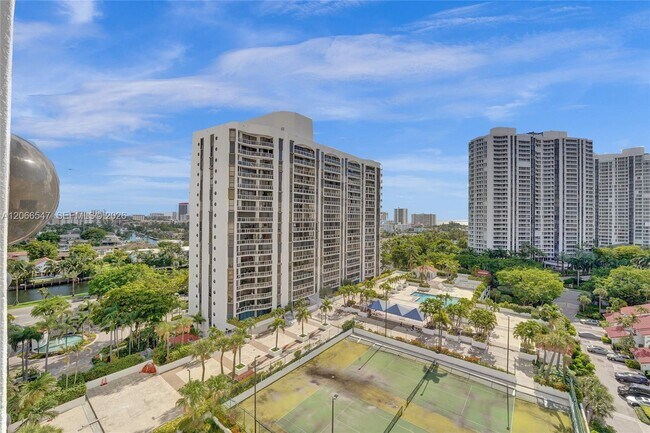 Building Photo - 3610 Yacht Club Dr